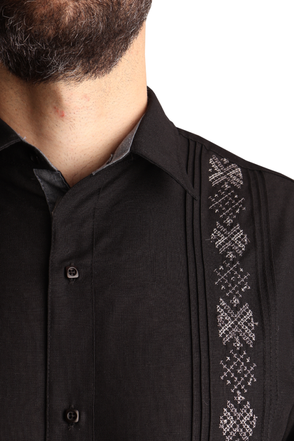 Camisa Guayabera Negra Manga Larga Corte Clásico Bordado Para Hombre